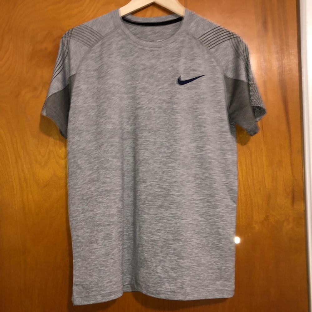 ‼️ SOLD ‼️ NWOT Gray Nike T-Shirt